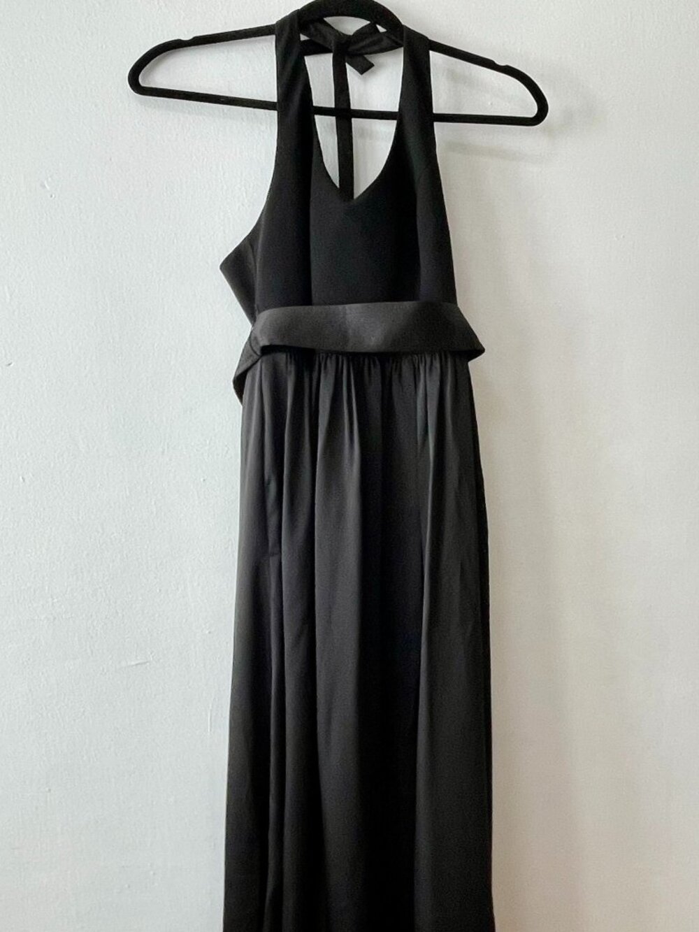 Vera Wang White V Neck Halter Black Formal Long Dress Size 6